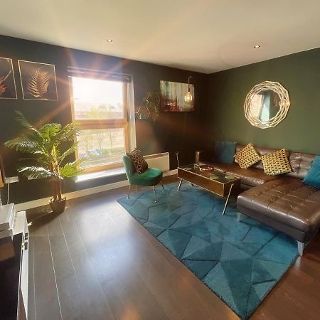 Historic Clock Tower Apartment With Rooftop Terrace And Free Secure Parking Sheffield Exterior foto
