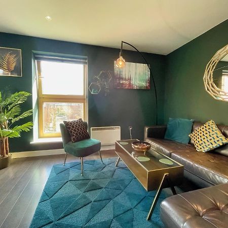 Historic Clock Tower Apartment With Rooftop Terrace And Free Secure Parking Sheffield Exterior foto