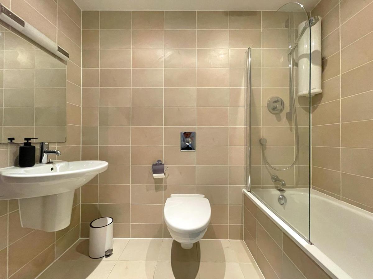 Historic Clock Tower Apartment With Rooftop Terrace And Free Secure Parking Sheffield Exterior foto