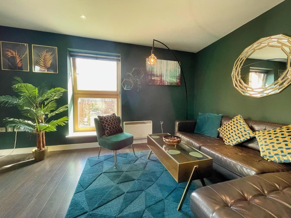 Historic Clock Tower Apartment With Rooftop Terrace And Free Secure Parking Sheffield Exterior foto